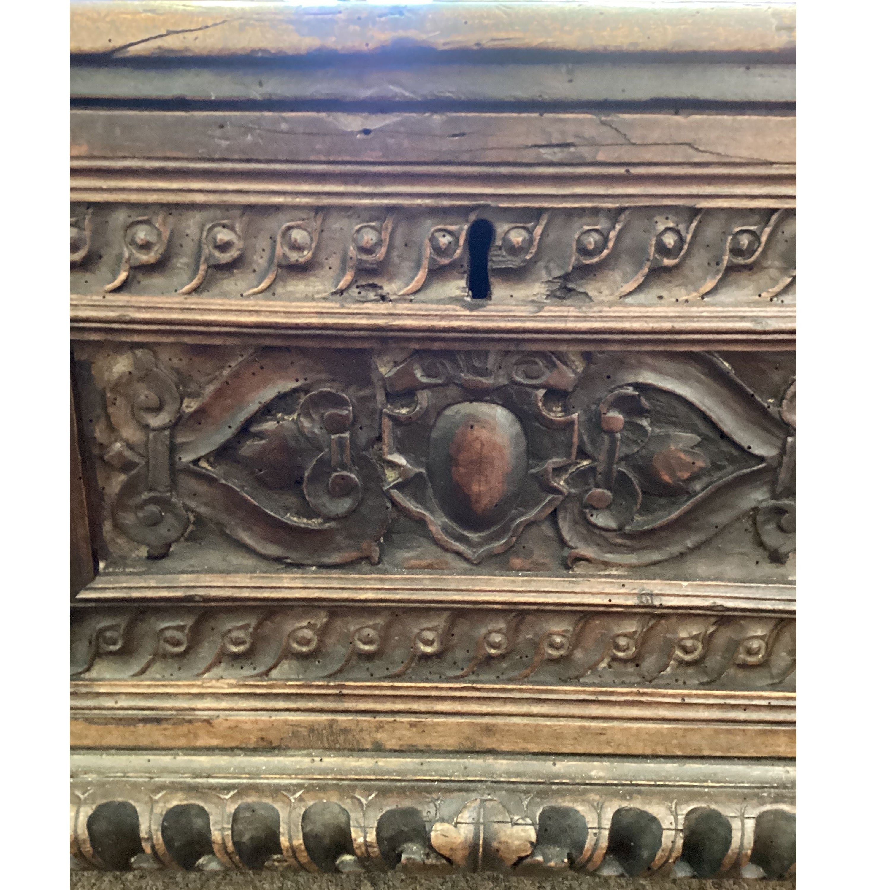 Early Walnut Cassone / Chest - 013.35.291
