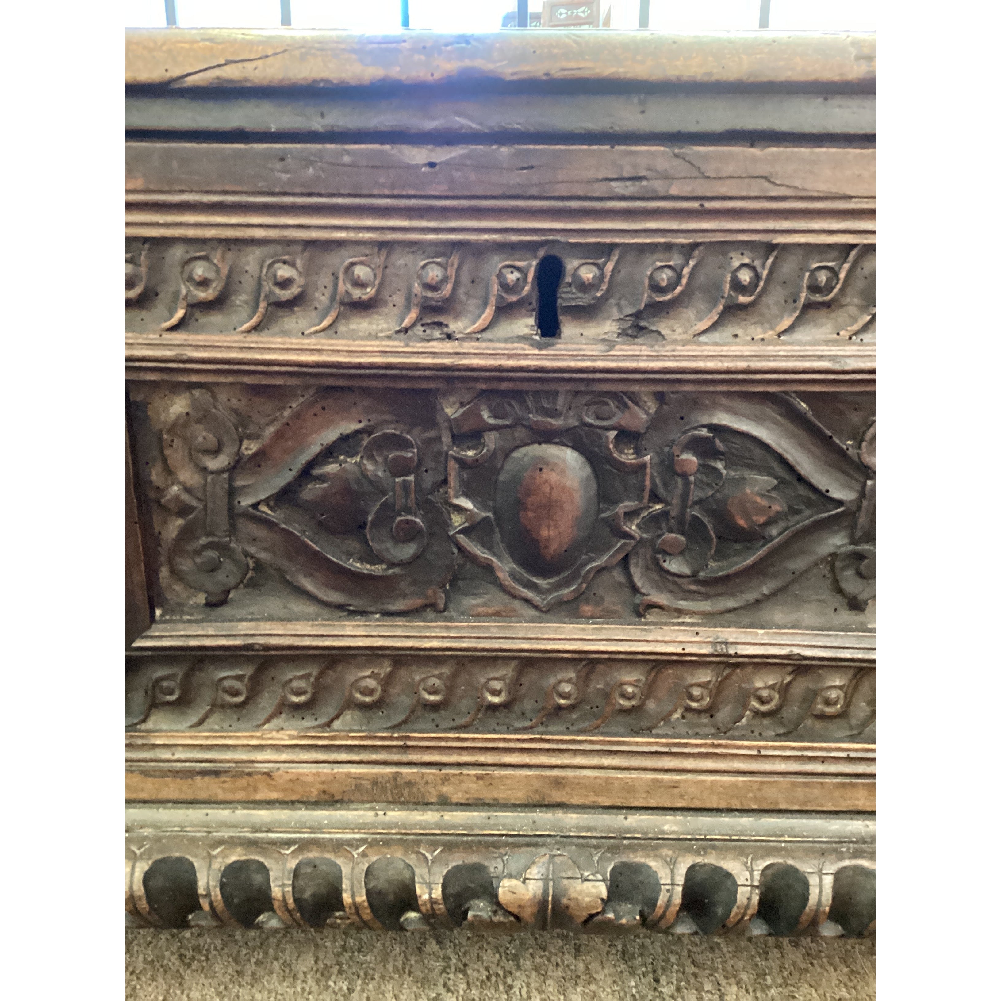 Early Walnut Cassone / Chest - 013.35.291