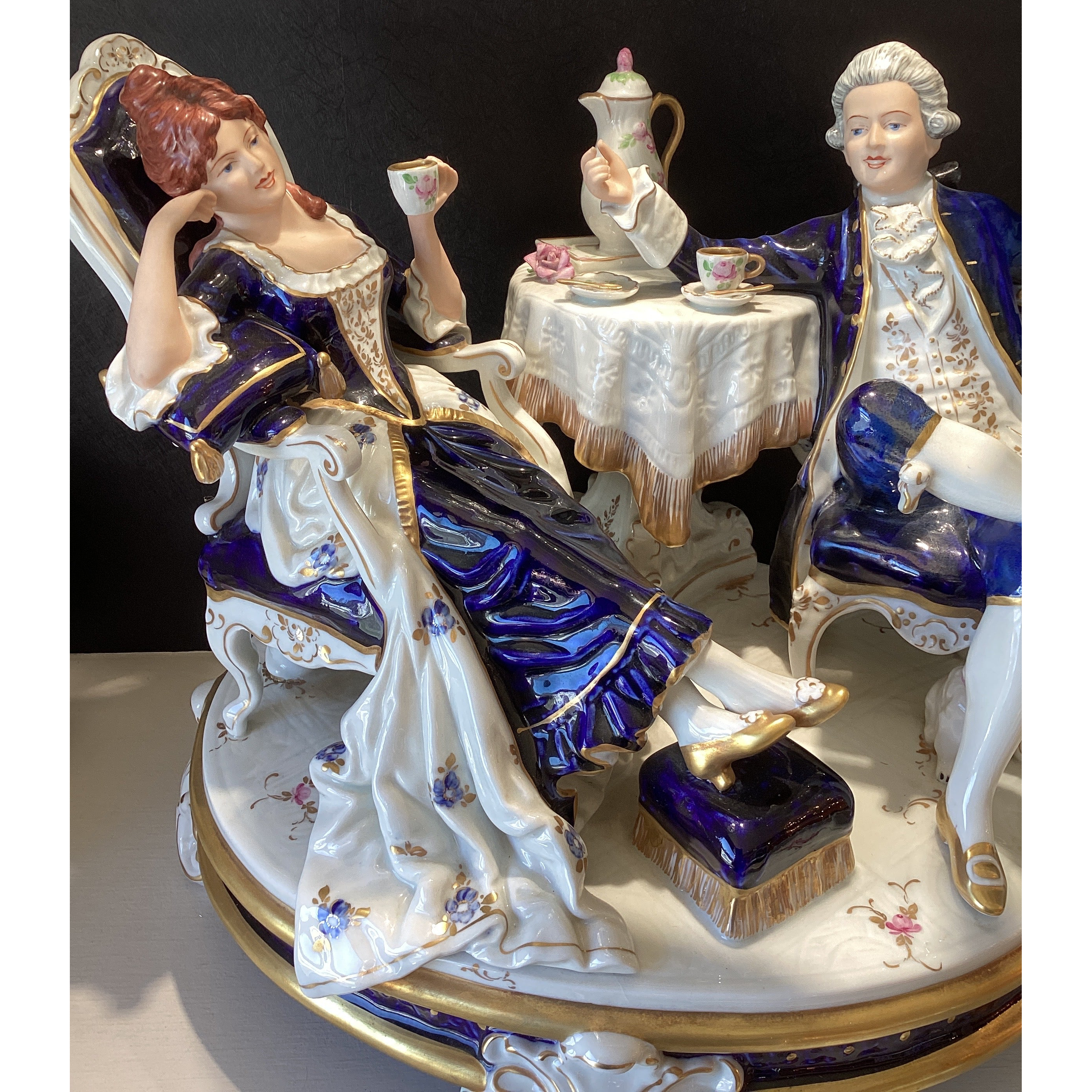 Czechoslovakian porcelain lady and gentleman - 39B31.35.160