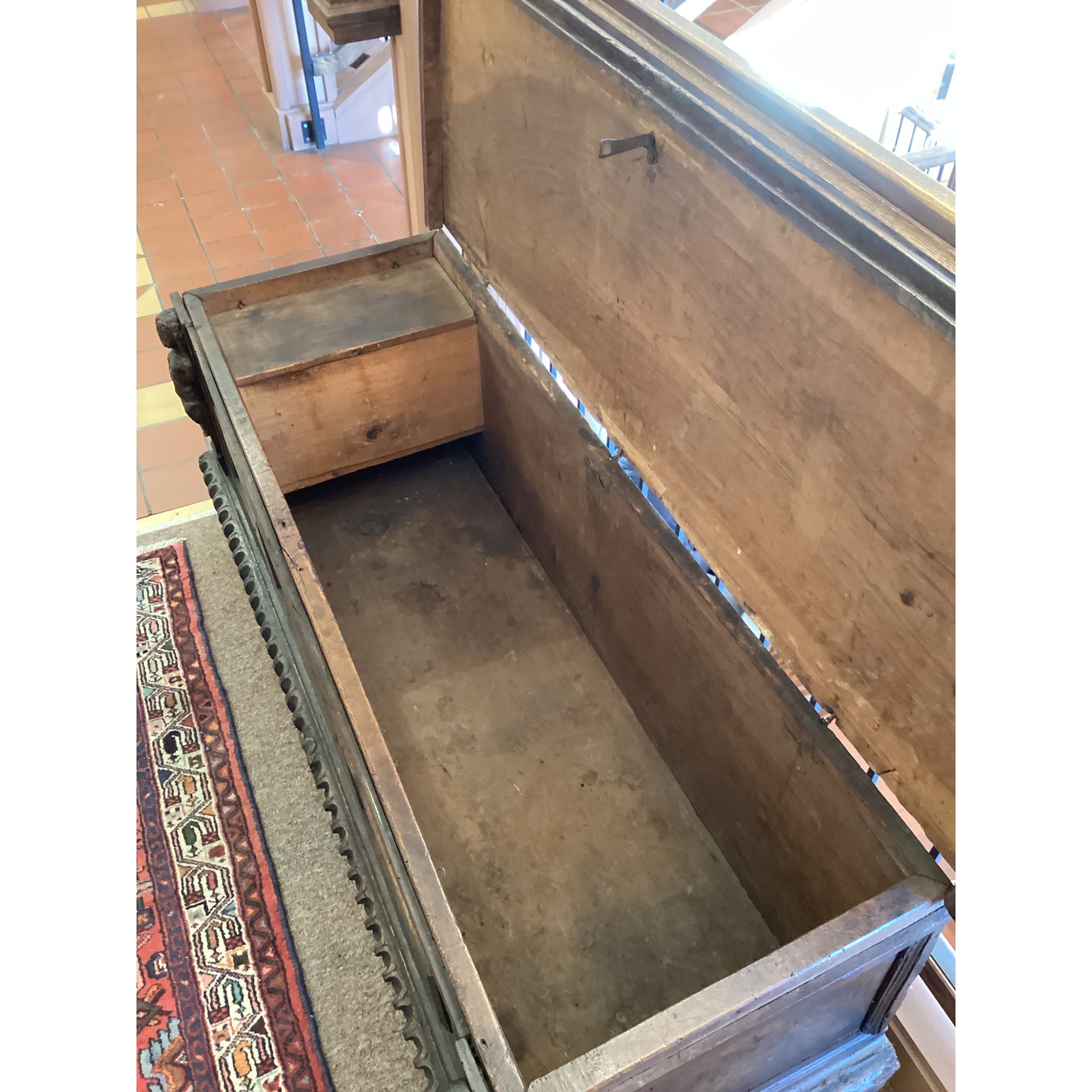 Early Walnut Cassone / Chest - 013.35.291