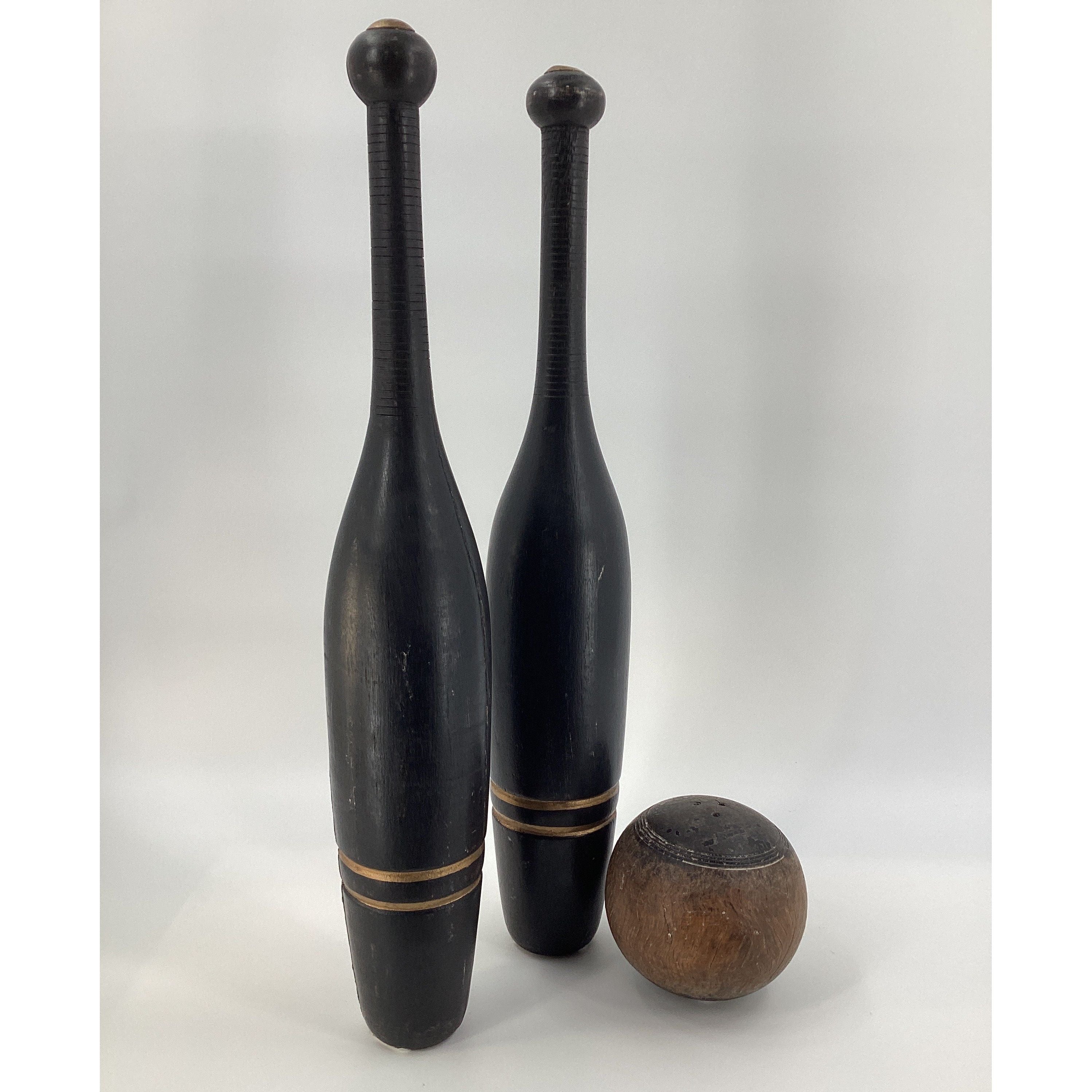 Pair Indian Juggling clubs, bowling ball - 40K69.35.108