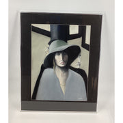 Figure with sun hat