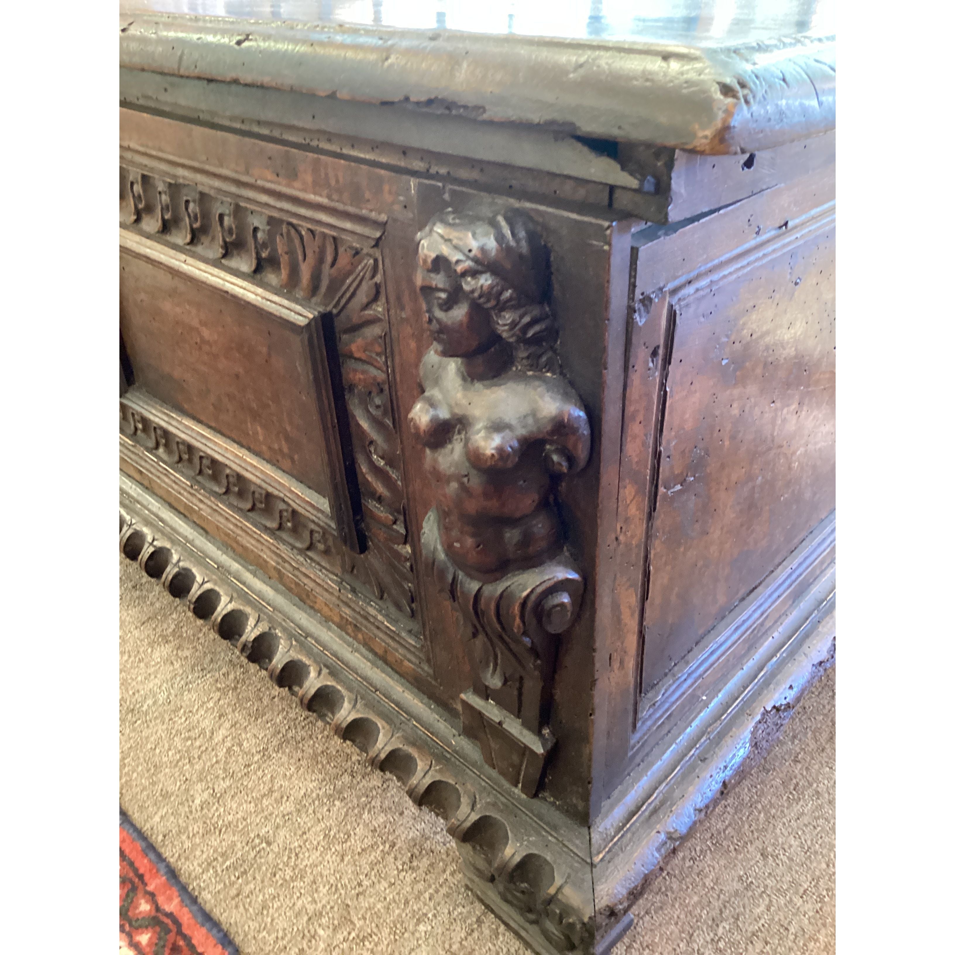 Early Walnut Cassone / Chest - 013.35.291