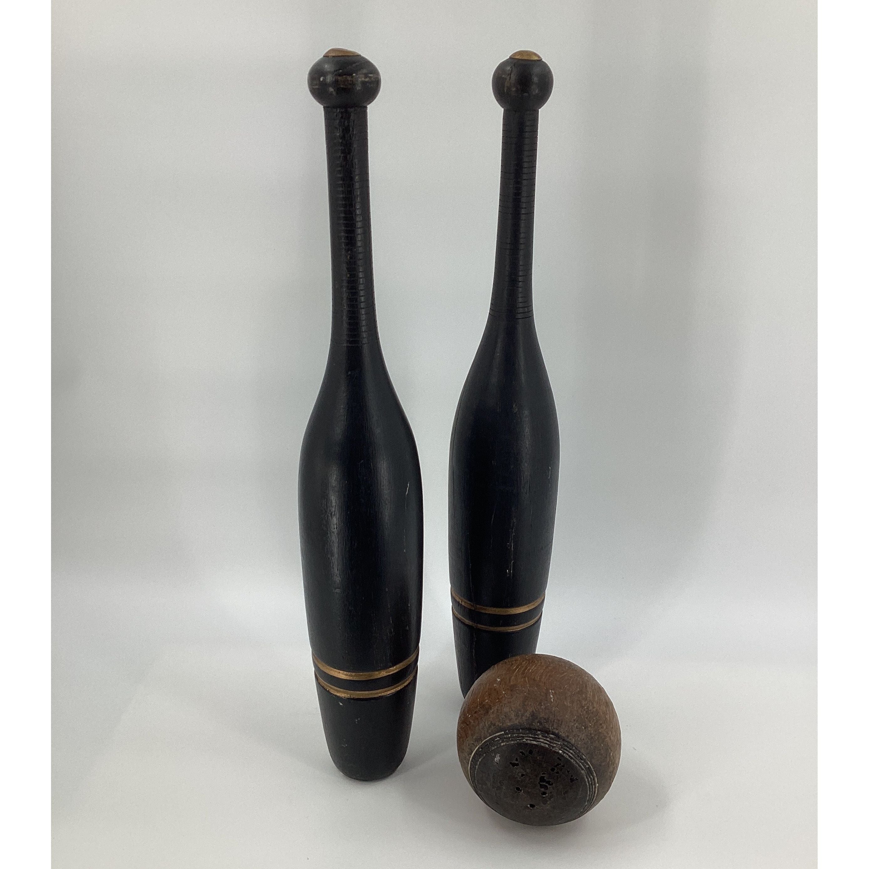 Pair Indian Juggling clubs, bowling ball - 40K69.35.108