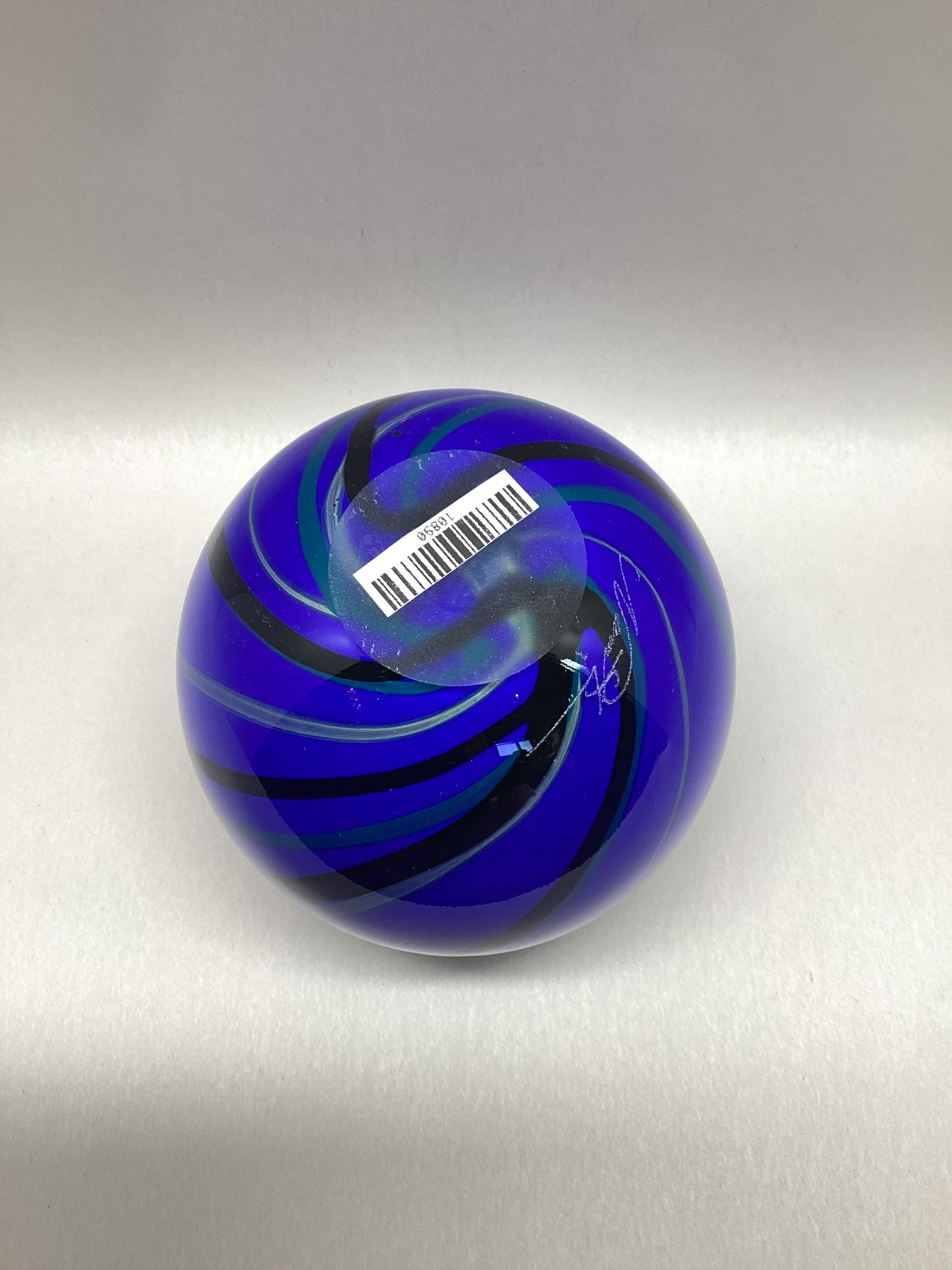 Nemtoi globular vase small bl