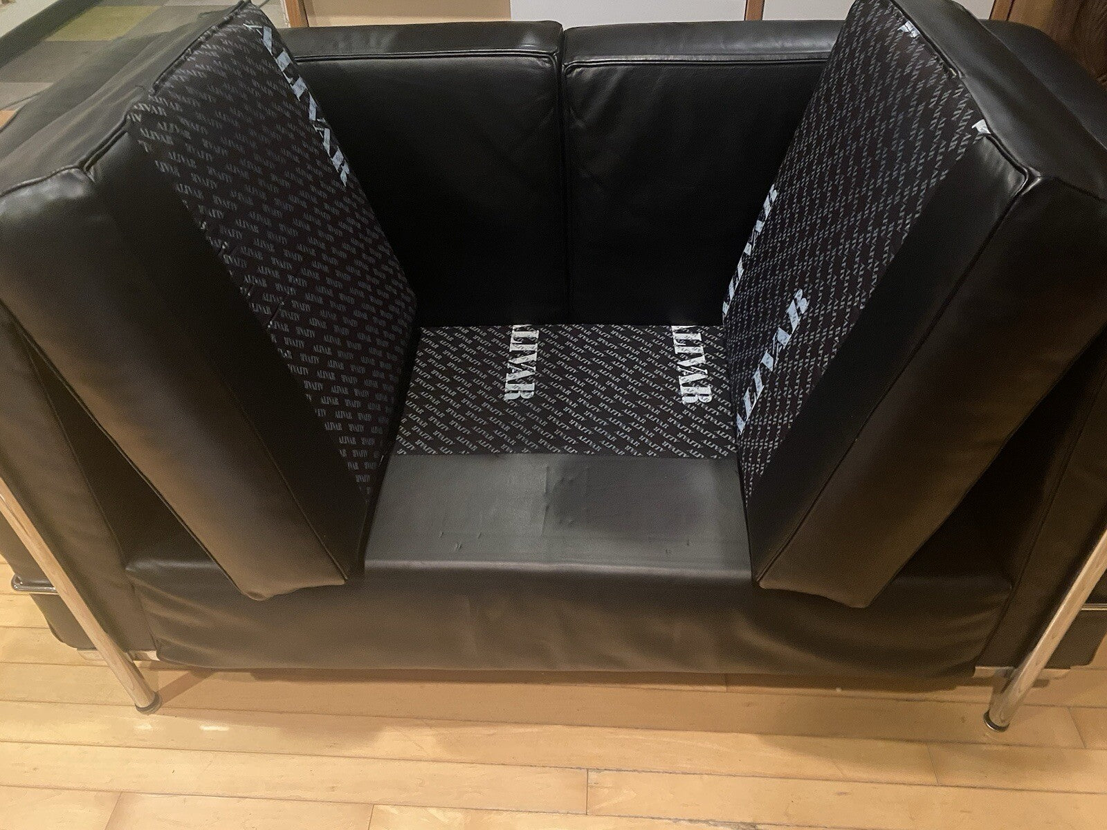 Le Corbusier LC2 Loveseat