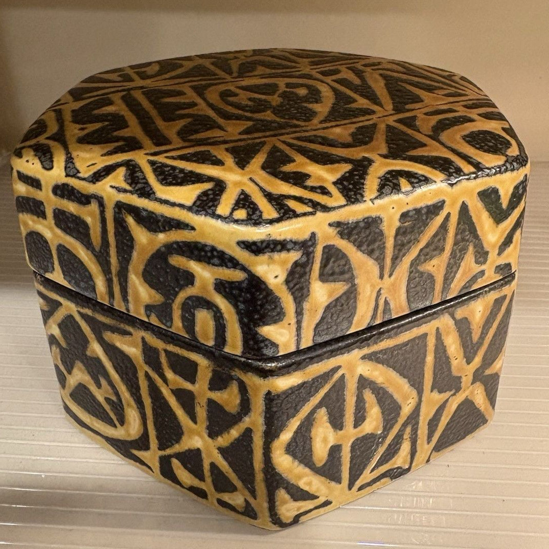 Royal Copenhagen Baca Covered Box 706/3363