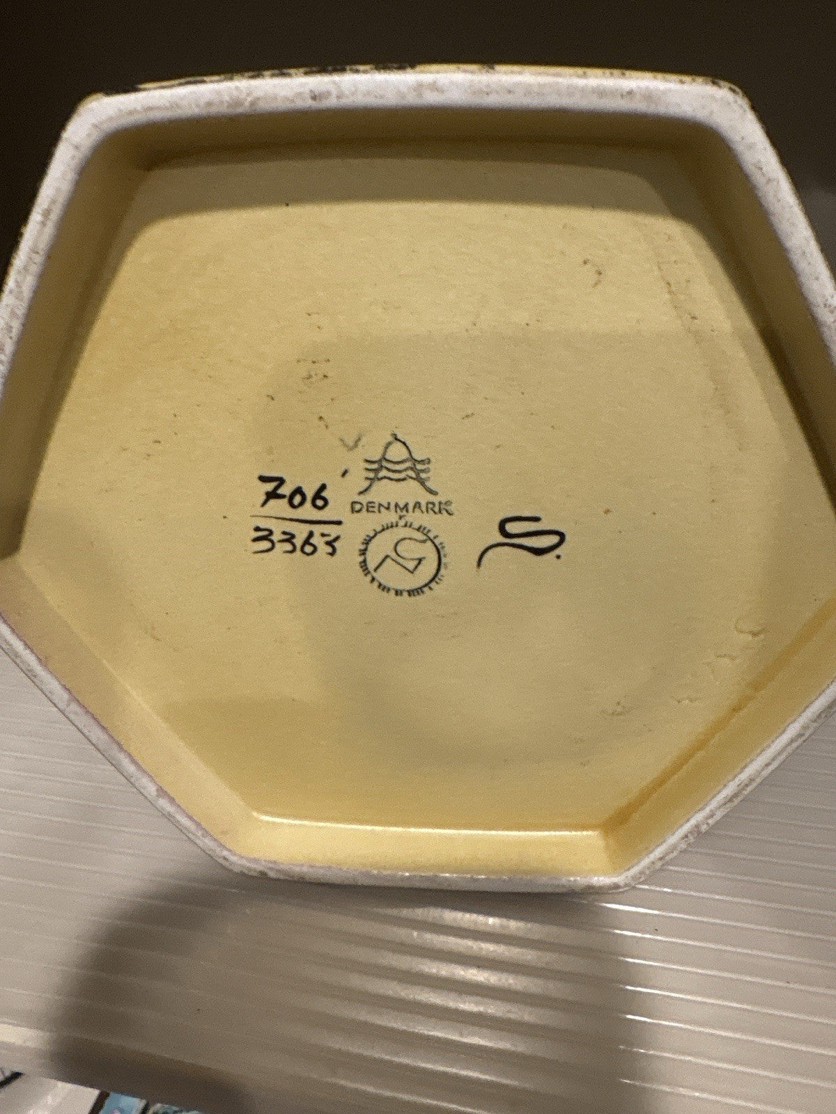 Royal Copenhagen Baca Covered Box 706/3363